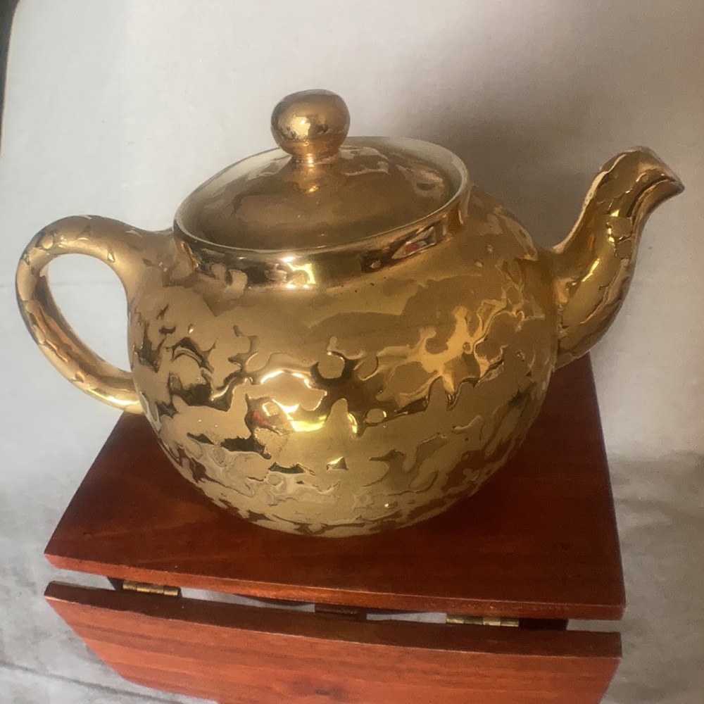 PRICE REDUCED! Vintage and rare from the 70s large tea pot